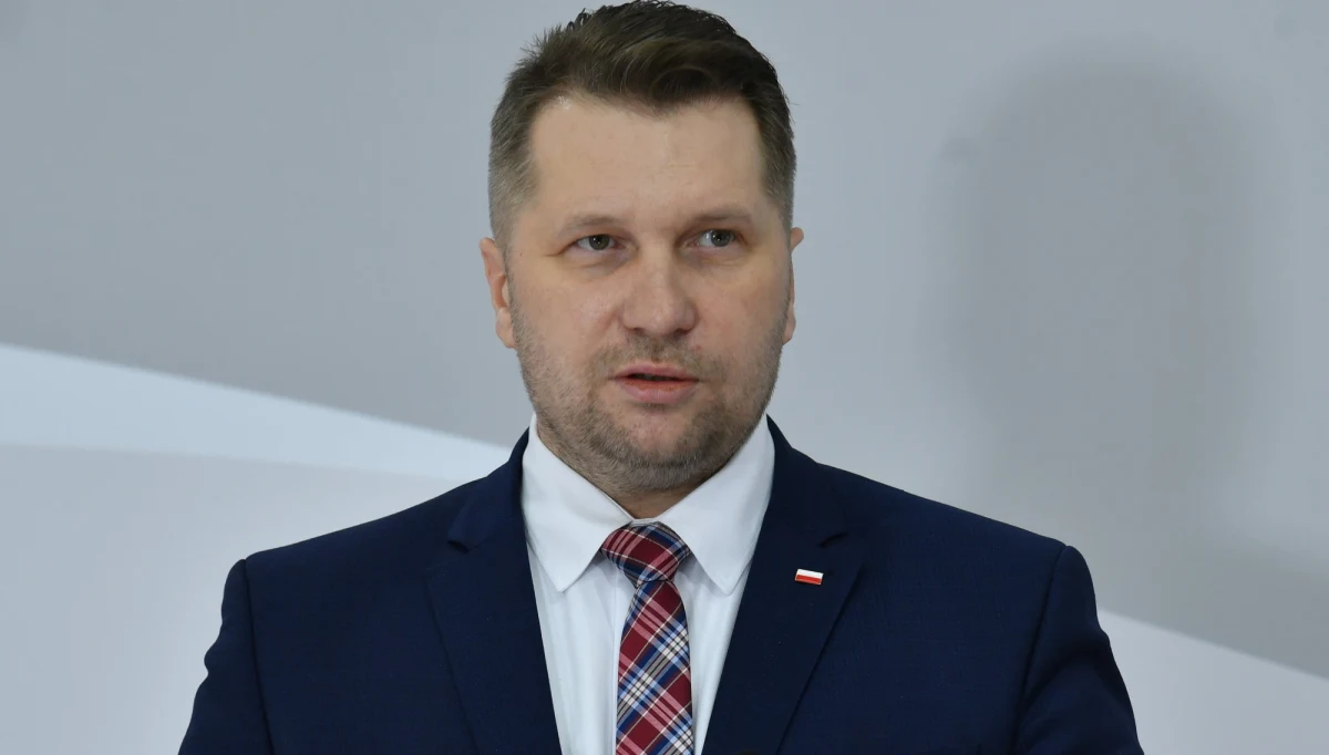 Nauczanie zdalne nigdy nie zastąpi nauczania stacjonarnego, dlatego podstawową troską Ministerstwa Edukacji i Nauki oraz rządu jest jak najszybszy powrót uczniów do szkół - przekonywał szef resortu edukacji Przemysław Czarnek podczas posiedzenia sejmowej komisji edukacji, nauki i młodzieży. 