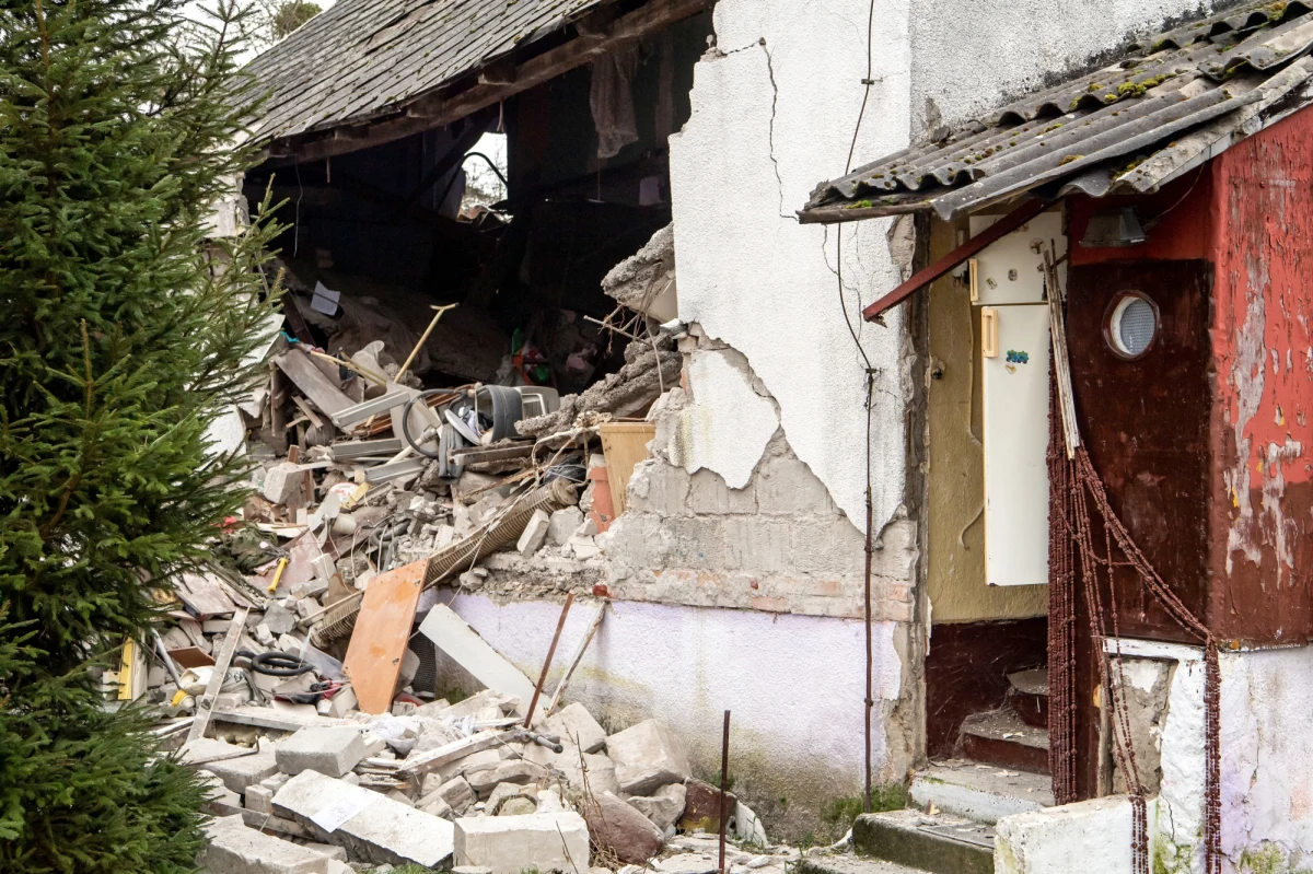 Awaria bojlera elektrycznego była prawdopodobnie przyczyną wybuchu, do którego doszło w nocy w domu w Bydgoszczy. Nikt nie odniósł poważniejszych obrażeń - poinformował dyżurny Komendy Wojewódzkiej Państwowej Straży Pożarnej w Toruniu.