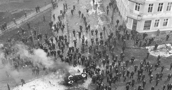 Najbliższe dni to 50. rocznica protestów na Wybrzeżu w grudniu 1970 roku - krwawo stłumionych przez kierowaną przez komunistyczne władze MO i wojsko. Wszystko zaczęło się dokładnie 50 lat temu, 14 grudnia rano, strajkiem pracowników Stoczni imienia Lenina w Gdańsku.