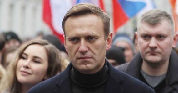 Kreml dwukrotnie próbował otruć lidera antykremlowskiej opozycji Aleksieja Nawalnego; gdy nie powiodła się pierwsza próba, podano mu truciznę po raz drugi, przed przetransportowaniem go do Berlina - podaje w niedzielę Deutsche Welle, przytaczając ustalenia brytyjskiego dziennika "Times".