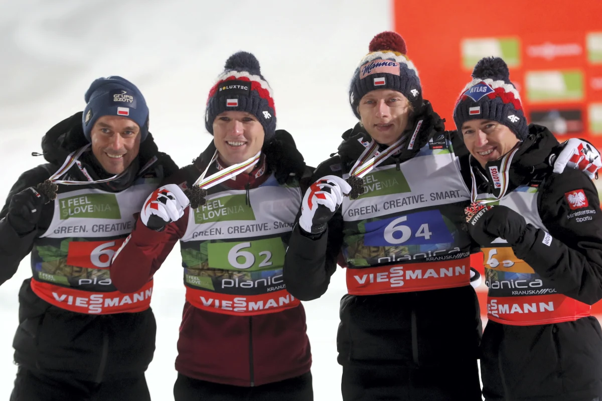 Polscy skoczkowie narciarscy zdobyli brązowy medal mistrzostw świata w lotach w Planicy. Złoto wywalczyli Norwegowie, a srebro Niemcy. 