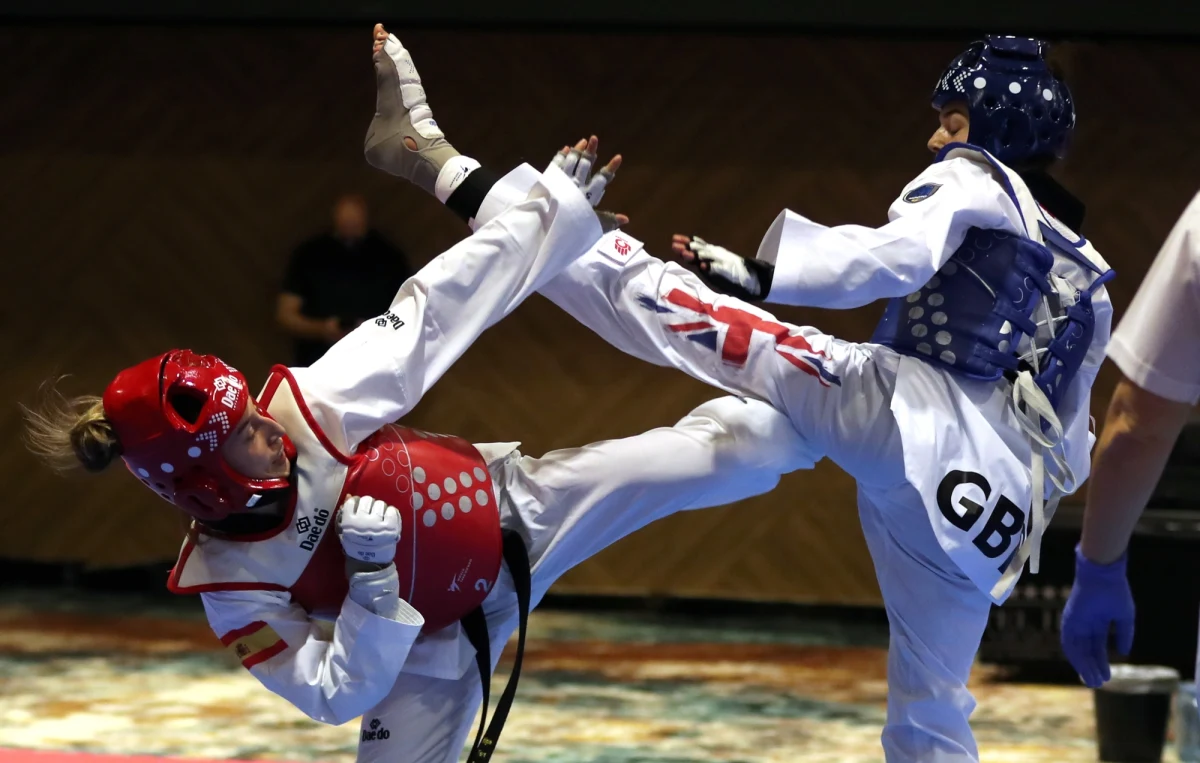 Antonina Walczak (41 kg), Agnieszka Krajewska (44 kg) i Julia Nowak (47 kg) oraz Mateusz Chrzanowski (45 kg) zdobyli złote medale mistrzostw Europy kadetów w taekwondo, które odbyły się w Sarajewie. Krajewska została wybrana najlepszą zawodniczką turnieju.