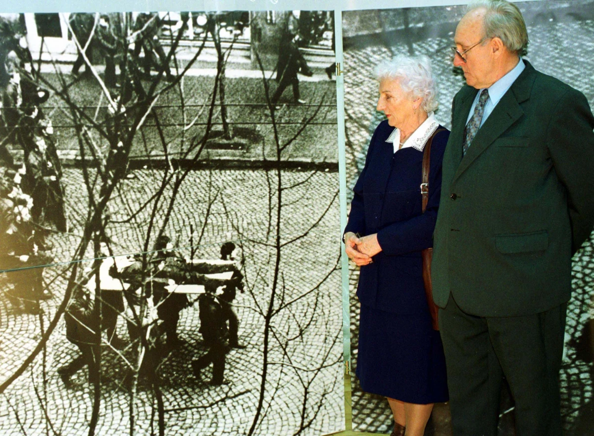 "Ballada o Janku Wiśniewskim" to jeden z symboli tragicznego Grudnia 1970 roku. W krwawo stłumionych przez wojsko i milicję protestach zginęło ponad 40 osób. Ponad tysiąc zostało rannych. Ginęli nie tylko protestujący, ale także robotnicy, którzy na wezwanie wicepremiera PRL-owskiego rządu, wracali do pracy. To historia jednego z nich zainspirowała autora "Ballady o Janku Wiśniewskim".  