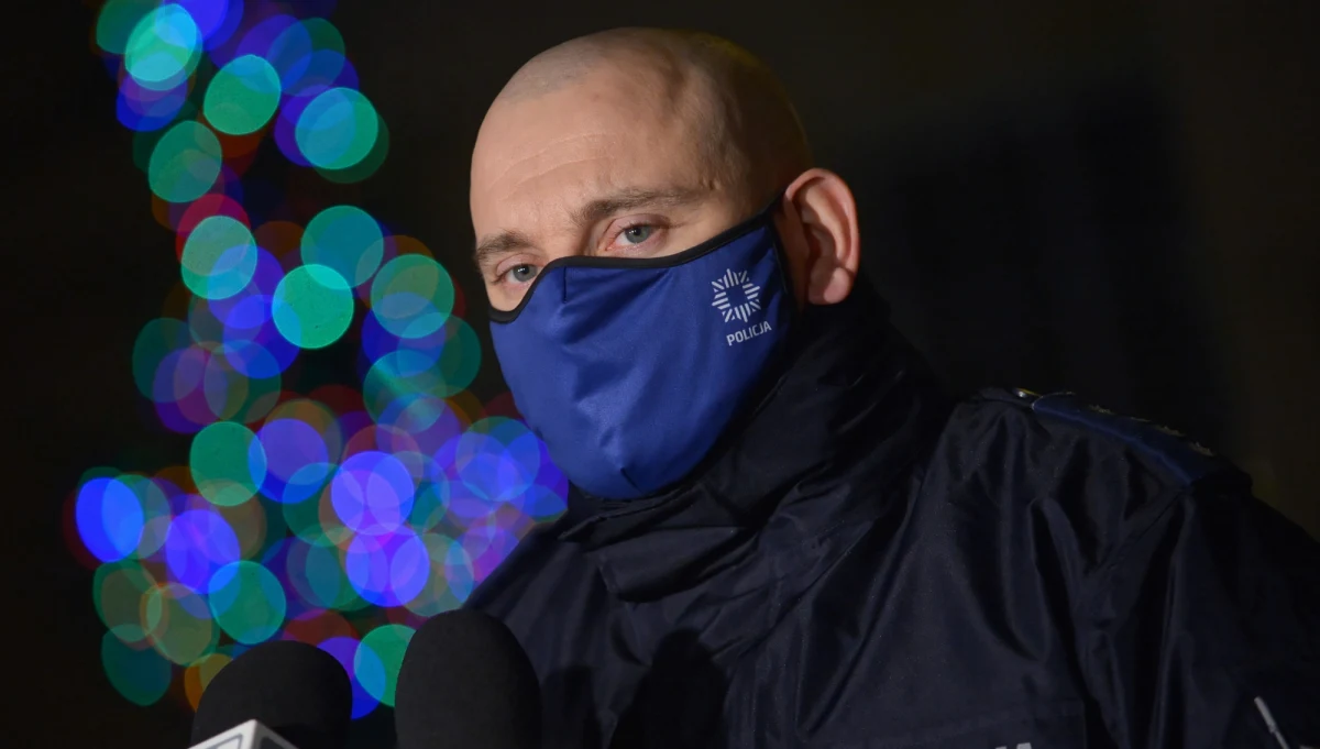 Cały czas mamy do czynienia z nielegalnymi zgromadzeniami - powiedział w niedzielę PAP rzecznik KSP nadkom. Sylwester Marczak podsumowując niedzielne demonstracje Strajku Kobiet i przedsiębiorców w Warszawie. Trzy osoby zostały zatrzymane.