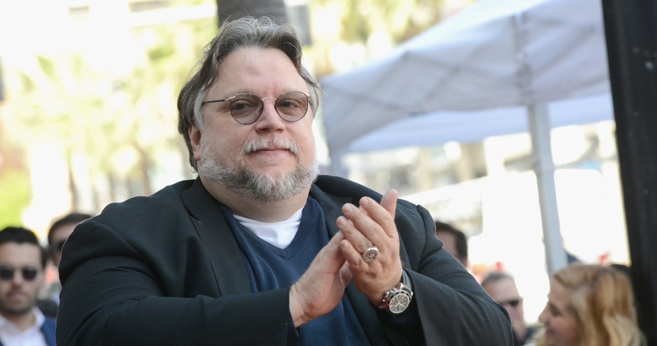 Minęły ponad trzy lata od premiery ostatniego filmu reżyserowanego przez Guillermo del Toro, "Kształtu wody", który przyniósł mu Oscara za najlepszą reżyserię, a sam został nagrodzony Oscarem dla najlepszego filmu roku. Wygląda na to, że pomimo pandemii, fani reżysera w końcu doczekają się jego kolejnej produkcji. Będzie to film "Nightmare Alley", do którego właśnie ukończone zostały zdjęcia.