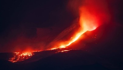 Etna się przebudziła. Pył wulkaniczny pokrył miasto Katania
