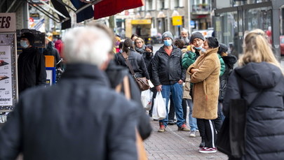 Niemcy szykują się do lockdownu. "Nowy wariant" koronawirusa w Wielkiej Brytanii [RELACJA]  