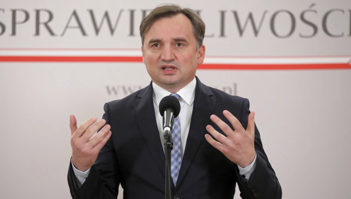 Ponad 60 proc. Polaków uważa, że ostatni szczyt UE, gdzie uzgodniono budżet Wspólnoty na najbliższe lata, osłabił polityczną pozycję ministra sprawiedliwości Zbigniewa Ziobry – wynika z sondażu United Surveys dla RMF FM i „Dziennika Gazety Prawnej”. 