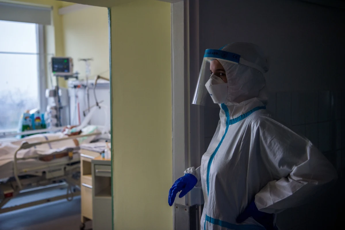 Personel medyczny i niemedyczny – według zapowiedzi ministra zdrowia Adama Niedzielskiego – ma być szczepiony w tzw. szpitalach węzłowych. Tych jest 509. Jak informuje MZ, szpitale węzłowe zaszczepią swój personel, ale także personel innych jednostek, m.in. szpitali, przychodni i aptek.