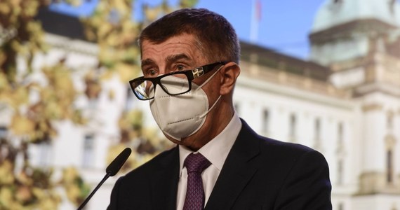 Rząd Czech zdecydował o przywróceniu od piątku większości restrykcji epidemicznych - wyjątkiem będą handel i usługi. Premier Andrej Babisz przeprosił obywateli i przedsiębiorców za ponowne wprowadzenie ograniczeń mających powstrzymać epidemię koronawirusa. 