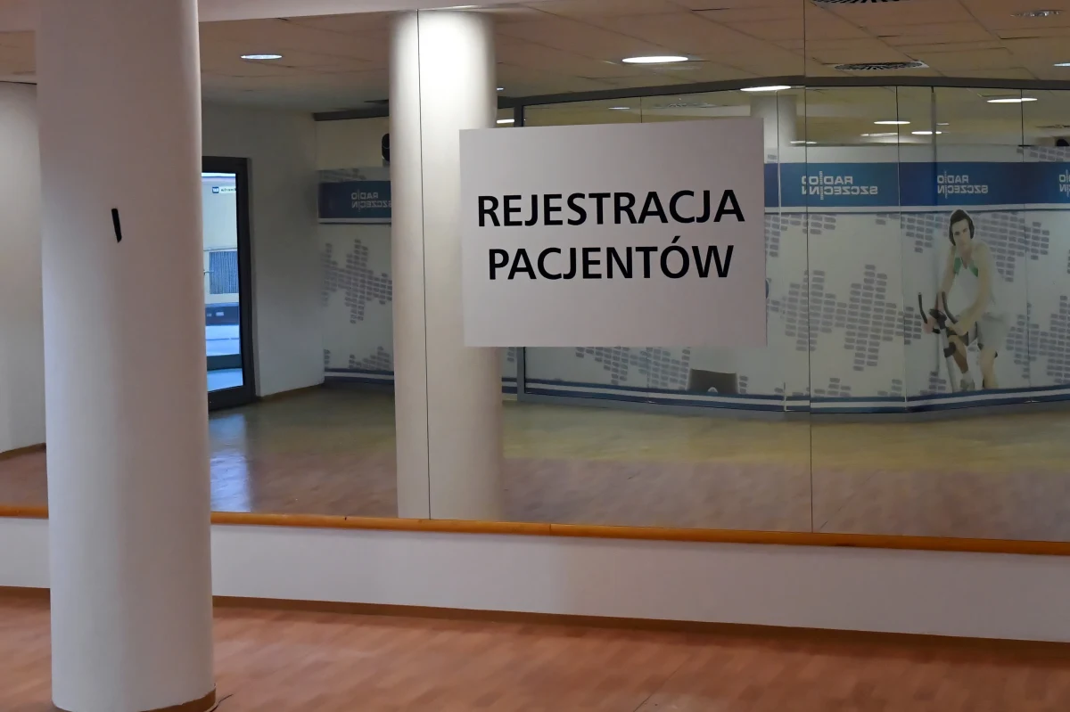 Nie przewidujemy badania wszystkich ludzi w Polsce pod kątem tego, czy mają przeciwciała i dopiero potem szczepienia przeciwko COVID-19 osób bez przeciwciał. To nie ma żadnego uzasadnienia – powiedział minister zdrowia Adam Niedzielski.
