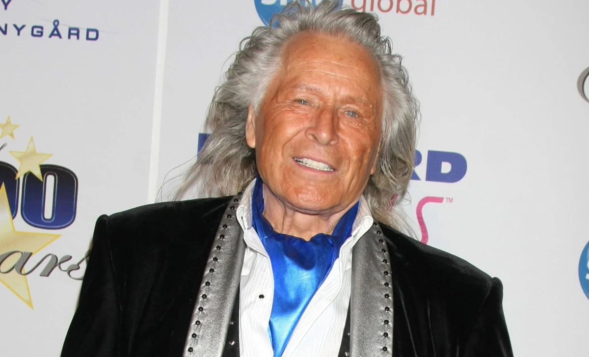 Jeden z najbogatszych Kanadyjczyków, Peter Nygard, został zatrzymany przez kanadyjską policję. W USA postawiono mu dziewięć zarzutów, w tym przestępstw finansowych i handlu usługami seksualnymi. Wczoraj stanął on przed sądem w Winnipeg.