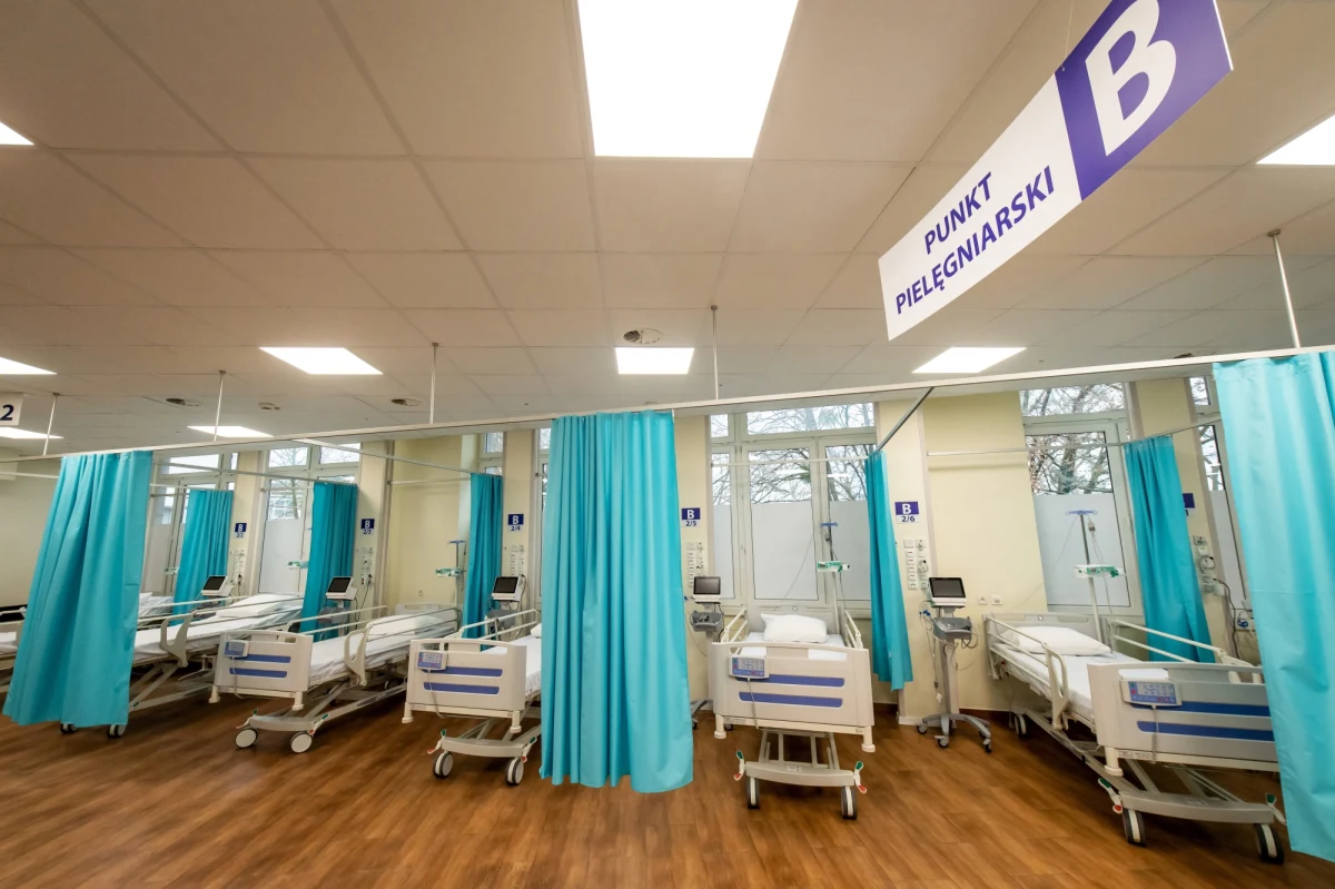 Ministerstwo Zdrowia informuje o 12 454 nowych przypadkach zakażenia koronawirusem. Ostatniej doby zmarło 605 chorych na Covid-19. Bilans epidemii koronawirusa w Polsce to 1 159 901 zakażonych. Nie żyje 23 914 spośród nich.