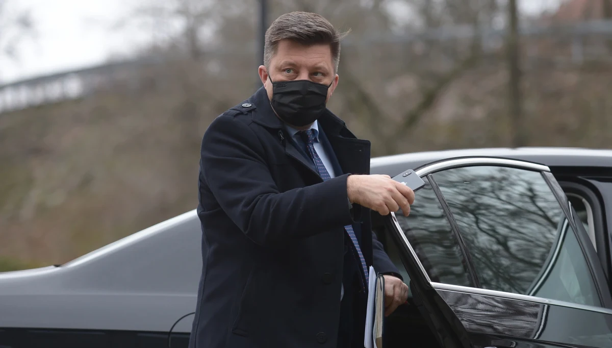 Ponad 80 proc. gmin ma zarejestrowane punkty medyczne, które będą realizowały szczepienia przeciw Covid-19. W piątek rano uruchomimy drugi etap naboru podmiotów leczniczych do narodowego programu szczepień - poinformował szef KPRM Michał Dworczyk. 