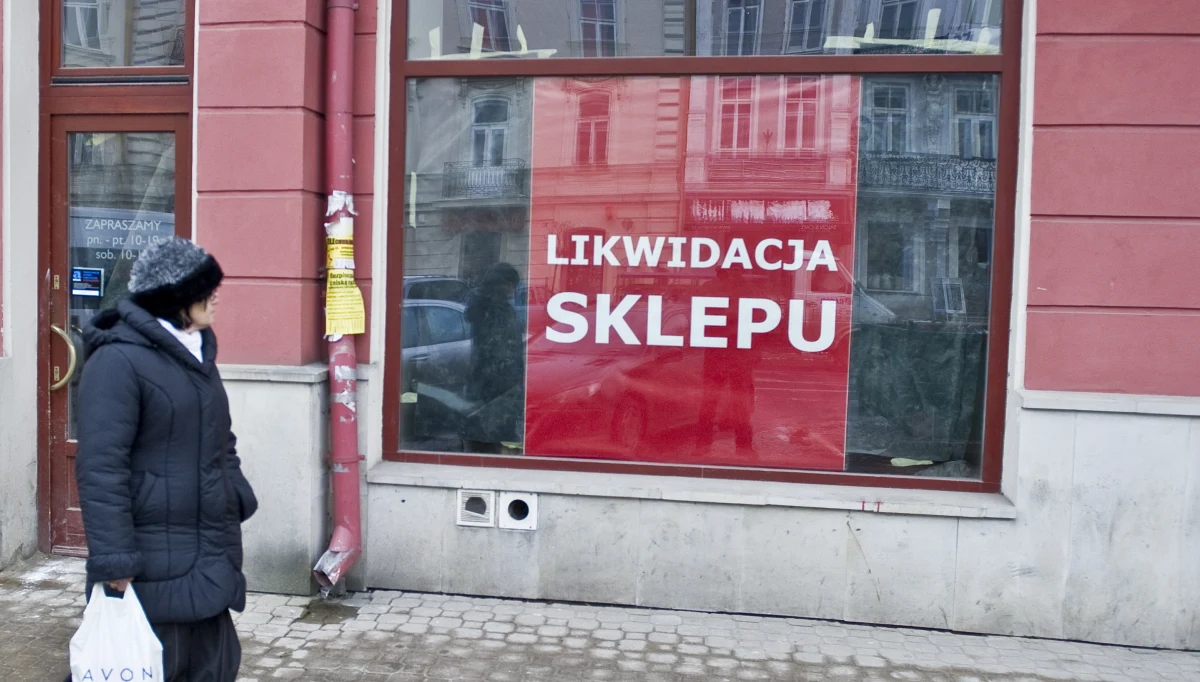 Coraz więcej polskich przedsiębiorców nie widzi szans przetrwania koronakryzysu. Według nowego badania Krajowego Rejestru Długów (KRD), wielu obawia się, że ich firmy nie dotrwają do wiosny. Eksperci rzeczywiście oceniają, że dopiero w maju możliwe jest przyspieszenie w inwestycjach i zwiększenie zatrudnienia w małych i średnich firmach.