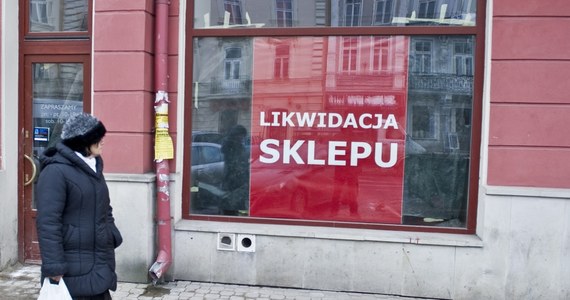 Coraz więcej polskich przedsiębiorców nie widzi szans przetrwania koronakryzysu. Według nowego badania Krajowego Rejestru Długów (KRD), wielu obawia się, że ich firmy nie dotrwają do wiosny. Eksperci rzeczywiście oceniają, że dopiero w maju możliwe jest przyspieszenie w inwestycjach i zwiększenie zatrudnienia w małych i średnich firmach.