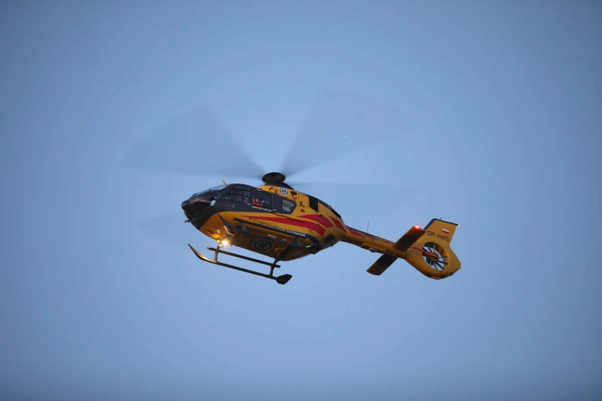 ​Narodowy Fundusz Zdrowia rozpoczął postepowanie wyjaśniające w sprawie śmierci, do której doszło w przychodni zdrowia w Sędziszowie Małopolskim. Mężczyzna zmarł, mimo reanimacji, około 150 metrów od szpitala. Na pomoc nie wysłano mu karetki pogotowia, bo żadnej dostępnej nie było w pobliżu. 