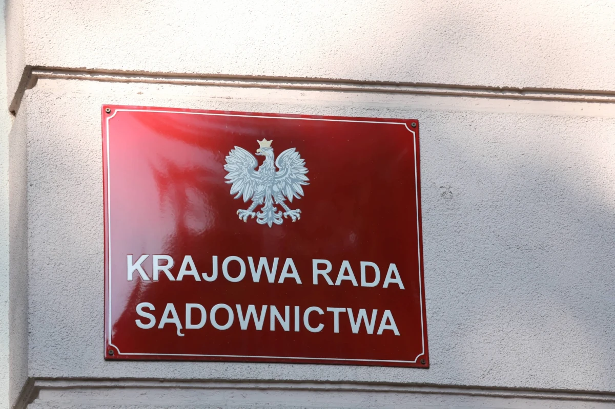 Niezgodna z unijnym prawem jest polska ustawa wykluczająca sądową kontrolę przeprowadzonej przez Krajową Radę Sądownictwa oceny kandydatów na sędziów Sądu Najwyższego: taką opinię wydał właśnie rzecznik generalny Trybunału Sprawiedliwości Unii Europejskiej.