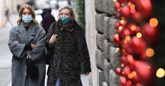 ​Rząd wprowadza kwarantannę narodową w związku z epidemią koronawirusa SARS-CoV-2. Jak poinformował minister Adam Niedzielski, nowe obostrzenia będą obowiązywały od 28 grudnia do 17 stycznia.