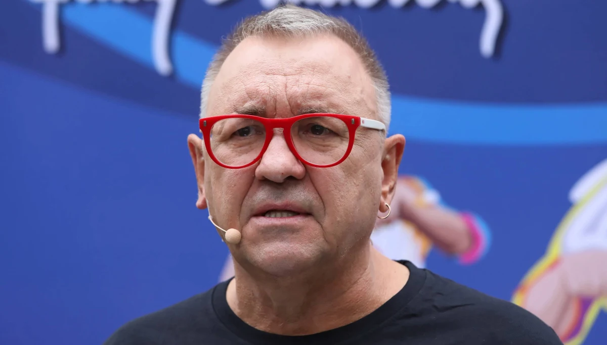 ​Finał Wielkiej Orkiestry Świątecznej Pomocy został przesunięty - poinformował szef organizacji Jerzy Owsiak. Powodem tej decyzji są nowe obostrzenia wprowadzone w związku z epidemią koronawirusa. Od 28 grudnia do 17 stycznia będzie obowiązywała tzw. narodowa kwarantanna.