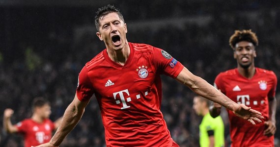 Kapitan reprezentacji Polski Robert Lewandowski wygrał w plebiscycie FIFA na Piłkarza Roku. Wynik został ogłoszony w czwartek wieczorem w Zurychu. Polak pokonał takie sławy jak Cristiano Ronaldo i Lionel Messi.