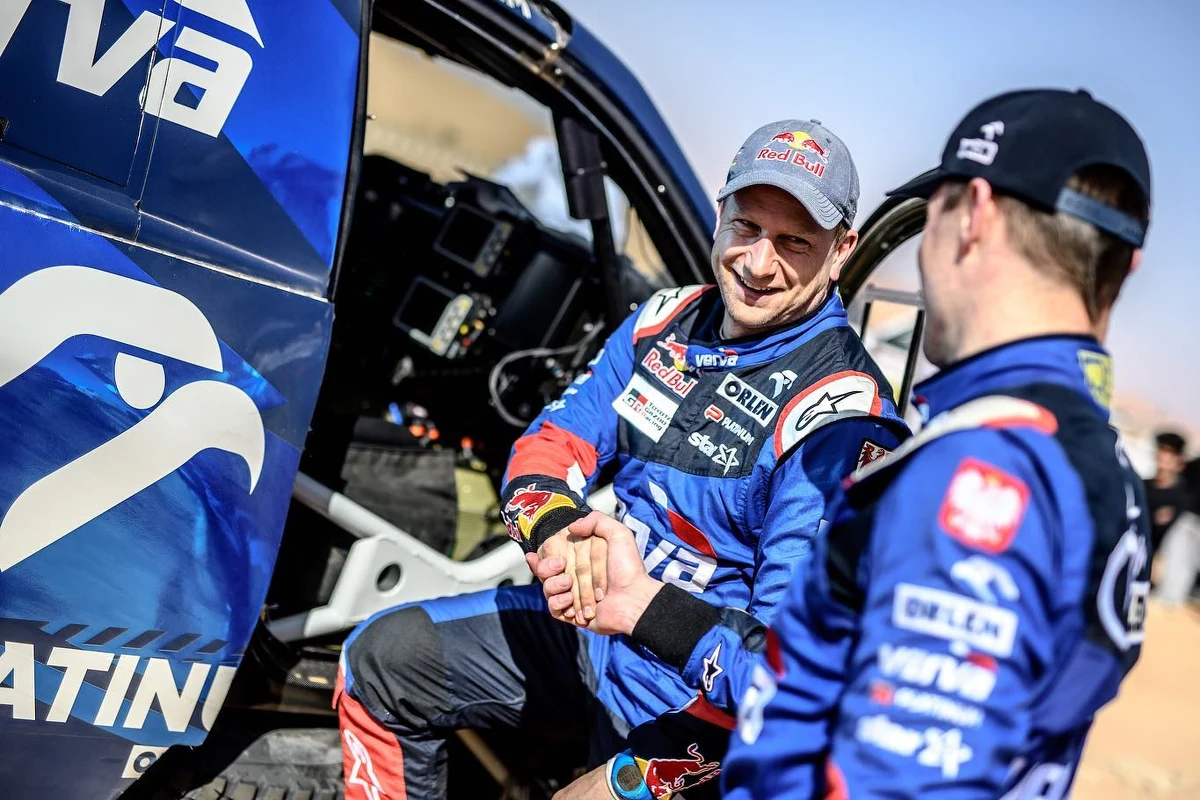 Dwa samochody, dwa motocykle i quad pojadą w barwach Orlen Teamu w rozpoczynającym się 2 stycznia 43. Rajdzie Dakar, najtrudniejszej terenowej imprezie świata. Wszyscy zawodnicy zespołu podkreślają, że mimo trudnego sezonu są dobrze przygotowani do tej wyczerpującej imprezy.