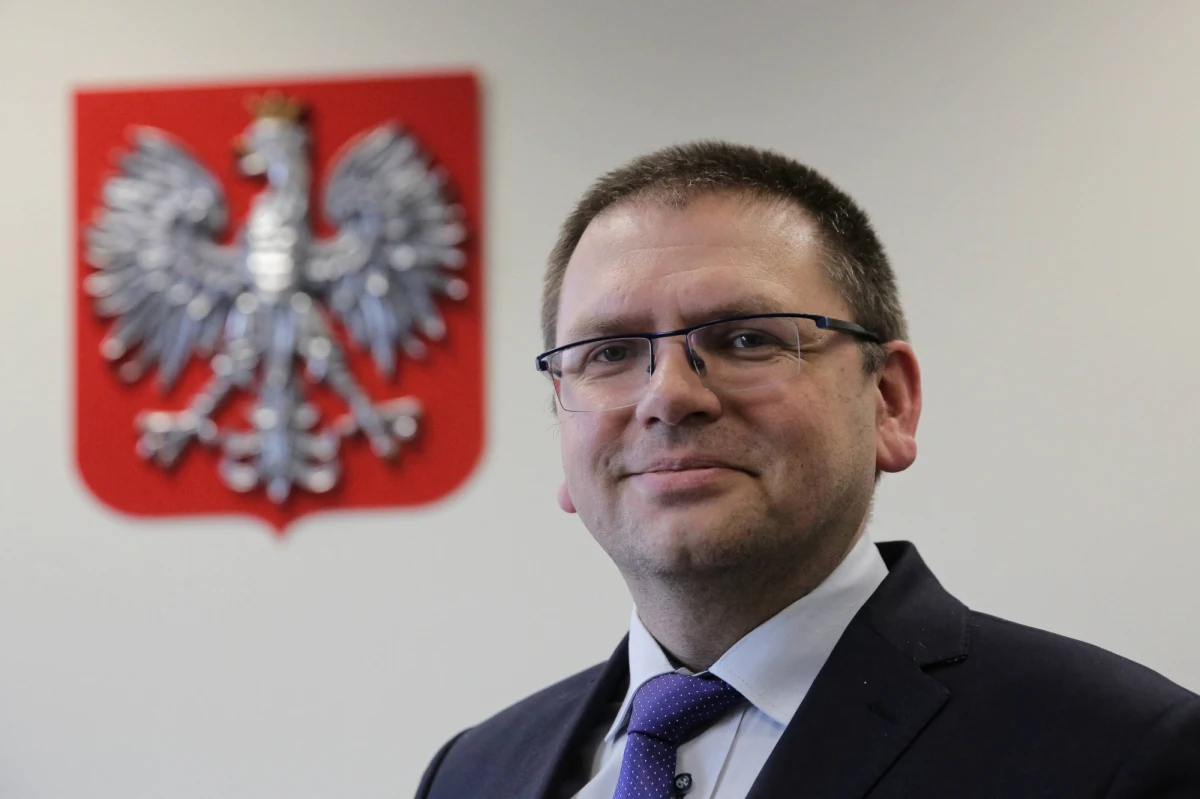 Ponad 160 tysięcy złotych w pięć miesięcy zarobili niektórzy członkowie nowej Krajowej Rady Sądownictwa na procederze zwoływania dodatkowych posiedzeń komisji, które działają przy Radzie. Jeden z rekordzistów - Maciej Nawacki - wzbogacił się w ten sposób o 22 241 złotych. Jak wynika z protokołów, do których dotarł dziennikarz RMF FM Patryk Michalski, to właśnie ten sędzia jako przewodniczący komisji do spraw ochrony danych osobowych najczęściej (10 razy w ciągu czterech miesięcy) zwoływał spotkania, dzięki którym ich uczestnicy mogli sobie dorobić.