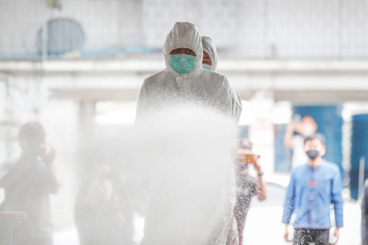 Jeszcze przez dwa dni pracownicy służby zdrowia mogą zgłaszać się do pierwszego etapu szczepień przeciwko koronawirusowi. Na razie - jak ustalił reporter RMF FM - poziom deklaracji w szpitalach jest daleki od oczekiwań.