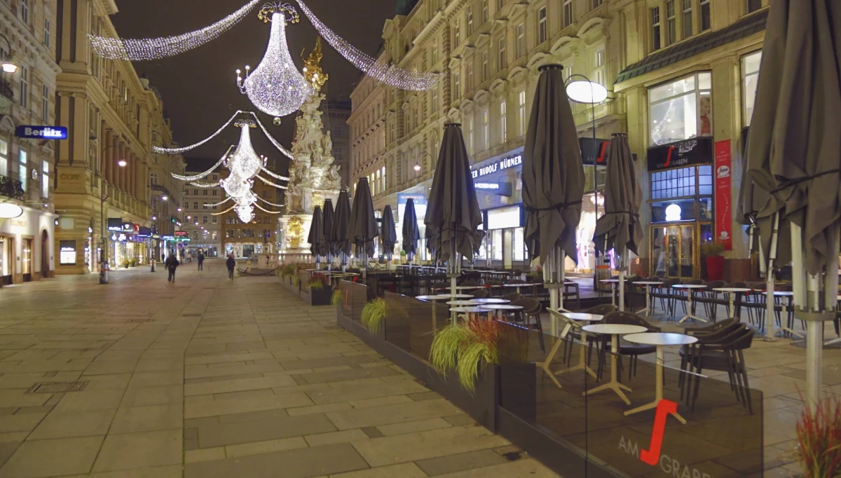 Rząd Austrii poinformował o wprowadzeniu od 26 grudnia trzeciej ogólnokrajowej kwarantanny. Zakazane będzie m.in. wychodzenie z domu bez uzasadnionej potrzeby. Restrykcje potrwają do 18 stycznia, a zwolnione z nich będą osoby z negatywnym wynikiem testu na koronawirusa. 