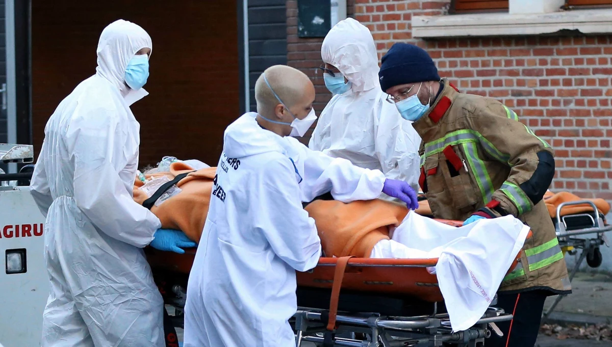 Władze Belgii zdecydowały o wprowadzeniu od 25 grudnia dodatkowych obostrzeń w związku z epidemią Covid-19. "Możemy mieć początek trzeciej fali, ale możemy tego uniknąć" - powiedział premier Alexander De Croo. 