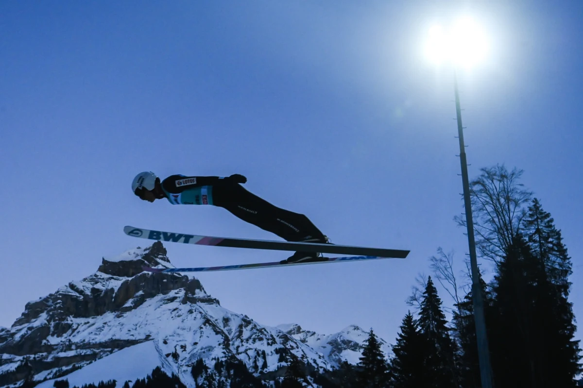 W sobotę o godzinie 16 w Engelbergu rozpocznie się konkurs Pucharu Świata w skokach narciarskich. Szansę na dobry występ w Szwajcarii mają Polacy. Często na podium stawał tam Kamil Stoch, a drugi w piątkowych kwalifikacjach był Piotr Żyła.