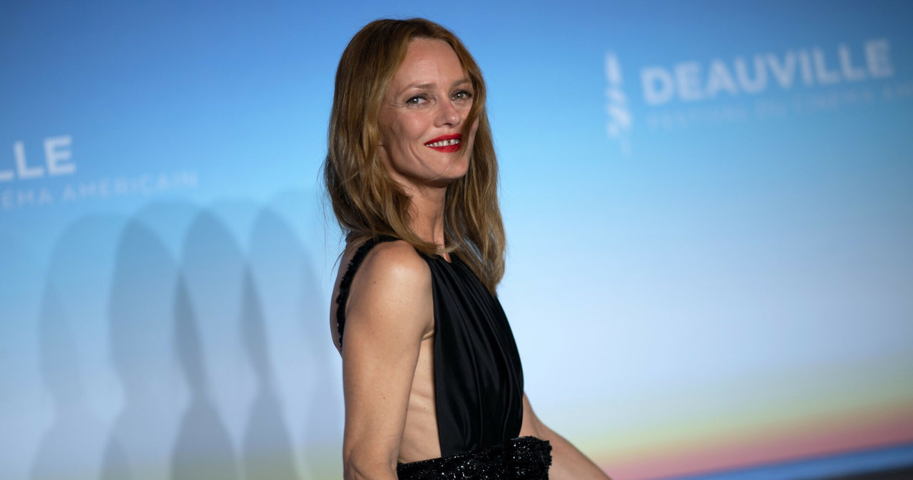 Vanessa Paradis jest jedną z najpiękniejszych i najbardziej charakterystycznych (ta przerwa między zębami!) francuskich aktorek. Równolegle z występami przed kamerą z sukcesem rozwija też karierę wokalną.  