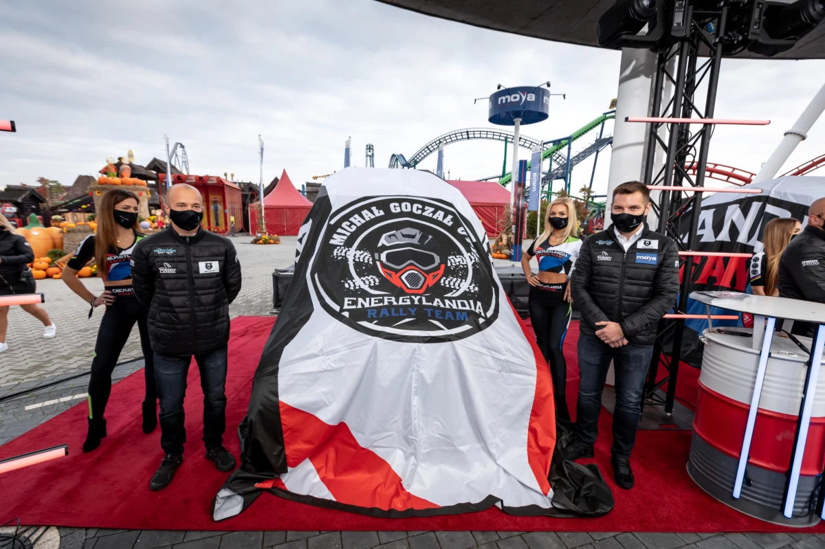 Rajd Dakar to największe rajdowe wyzwanie na świecie, marzenie każdego kierowcy i pilota. Już w styczniu 2021 roku weźmie w nim udział Energylandia Rally Team!