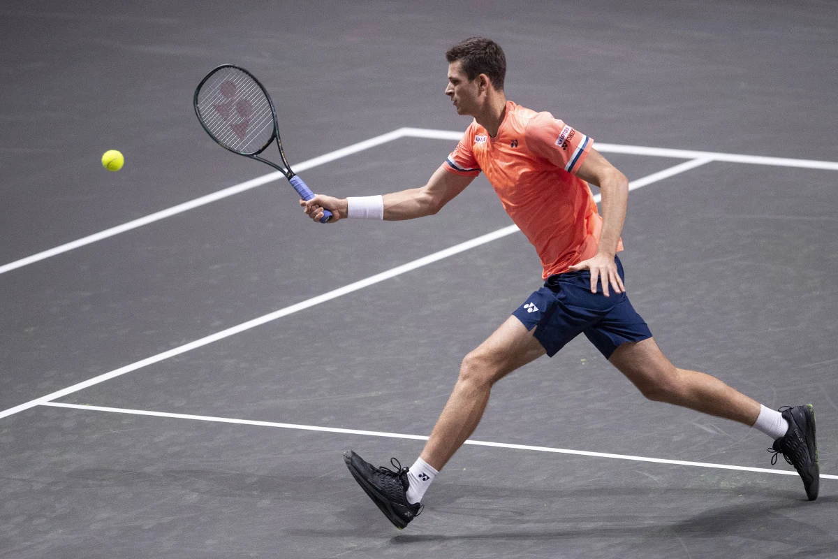 Hubert Hurkacz przez kilka tygodni trenował w Polsce wspólnie z kilkoma innymi tenisistami. Teraz szykuje się już do wylotu do Stanów Zjednoczonych, choć Wigilię spędzi jeszcze z najbliższymi. "Jestem zadowolony z tego, co zrobiliśmy tutaj wspólnie z chłopakami. Wszystko było super. Niebawem będę mógł się pokazać trenerowi Craigowi Boyntonowi" – mówi Hurkacz w rozmowie z RMF FM.