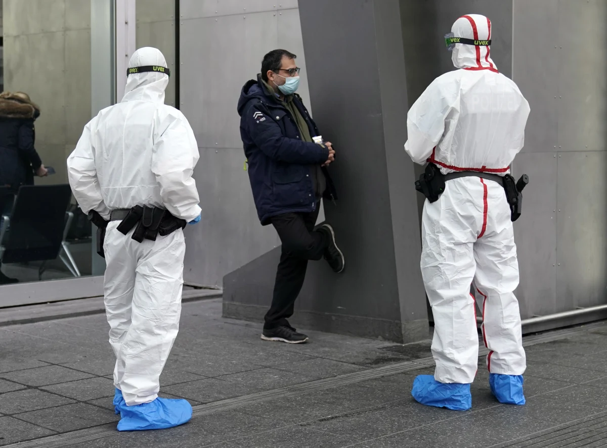 Włoski specjalista chorób zakaźnych profesor Matteo Bassetti z Genui apeluje o spokój w związku z wykryciem nowej odmiany koronawirusa w Wielkiej Brytanii. Jego zdaniem jest wokół niej „za dużo wrzawy”.
