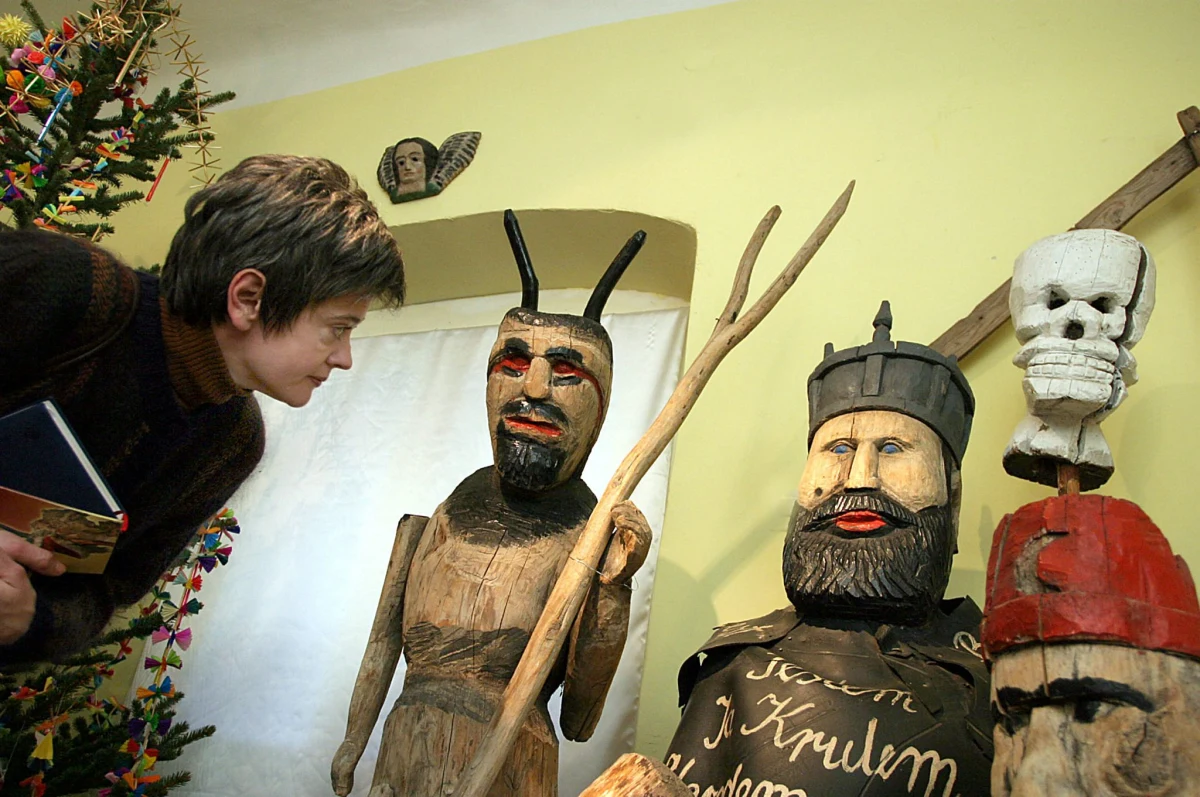 "Nasza gwara jest niepowtarzalna" - przyznaje z dumą Maria Żebrowska z Dębskiej Woli w województwie świętokrzyskim, która od lat popularyzuje gwarę, między innymi w zespołach folklorystycznych. W czasie tegorocznych świąt Bożego Narodzenia wsłuchujemy się w brzmienie regionalnych gwar z różnych części Polski.