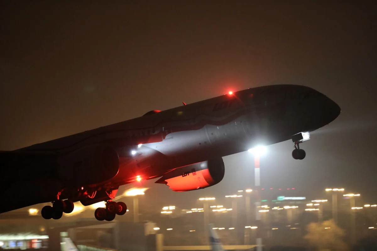 Będzie wielka zrzutka na ratowanie Polskich Linii Lotniczych LOT. Komisja Europejska zatwierdziła właśnie zasilenie spółki przez rząd kwotą prawie 3 miliardów złotych.