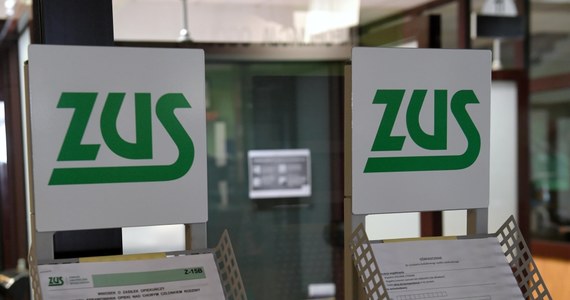 Zwolnienie ze składek ZUS tylko dla przedsiębiorców, którzy elektronicznie składali wnioski w Zakładzie Ubezpieczeń Społecznych? Jak dowiedział się reporter RMF FM, co najmniej kilkadziesiąt firm nie uzyskało pomocy z tarczy antykryzysowej z powodu złożenia wniosku na poczcie albo za pomocą tzw. wrzutni, czyli specjalnych urn, które miały umożliwiać przekazanie dokumentów w formie papierowej bez kontaktu z urzędnikami.