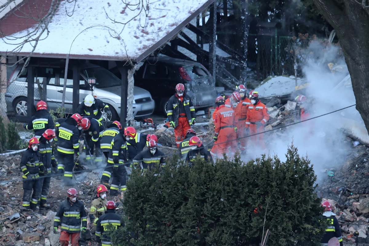 ​Sąd Apelacyjny w Katowicach utrzymał w mocy decyzję o przedłużeniu aresztowania Romana D., który zdaniem śledczych przyczynił się ponad rok temu do wybuchu gazu w Szczyrku. W katastrofie zginęło osiem osób.