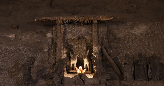 Wyjątkowa Górnicza Pasterka w Wigilię o 8 rano dla każdego. W liturgii w wielickiej kopalni soli od kilku lat uczestniczą nie tylko górnicy. Kaplica św. Kingi w wigilijny poranek wypełniała się  mieszkańcami regionu i przyjezdnymi z dalszych miejscowości. W tym roku z uwagi na obostrzenia Pasterka odbędzie się w małym gronie, ale po raz pierwszy w tej wyjątkowej podziemnej mszy uczestniczyć będzie można za pośrednictwem internetu. 