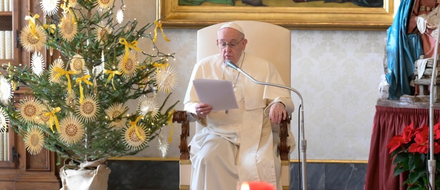 ​Papież Franciszek został poddany testowi na obecność koronawirusa. Według włoskiej agencji ANSA papież został zbadany po tym, gdy zakażenie stwierdzono u dwóch kardynałów, Konrada Krajewskiego i Giuseppe Bertello. Test wykonano Franciszkowi przed jego spotkaniem z Kurią Rzymską. 