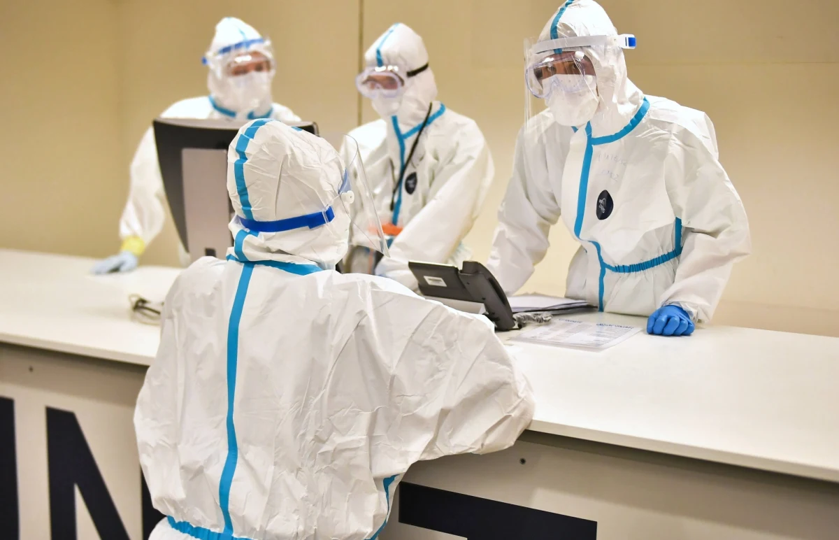 Minionej doby w Polsce wykryto 9 077 nowych zakażeń koronawirusem - podało Ministerstwo Zdrowia. 240 osób zmarło. Od początku epidemii w Polsce wykryto 1 249 079 przypadków SARS-CoV-2, a 26 992 zmarło.