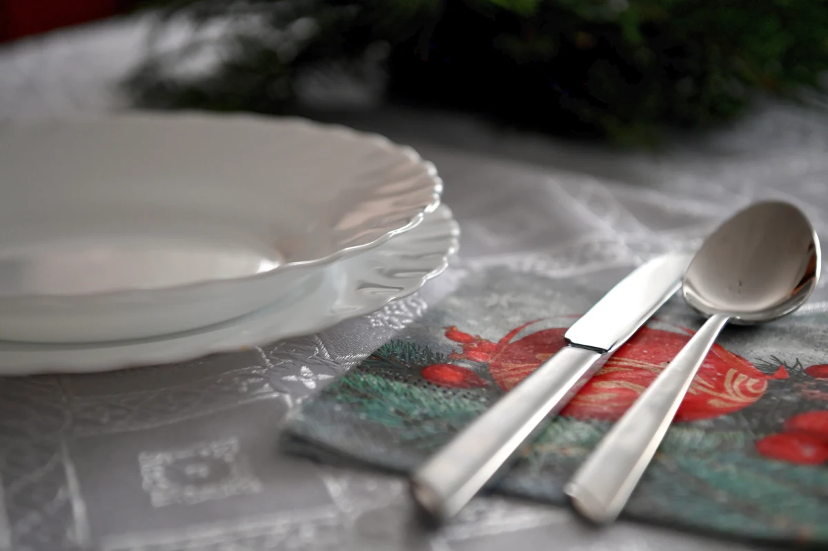 W czasie innych, często trudniejszych niż zwykle Świąt Bożego Narodzenia w Faktach RMF FM przysłuchujemy się historiom, które wydarzyły się w czasie świąt i miały szczęśliwe zakończenie. Wizyta niespodziewanego gościa? Prezenty dla pacjentów szpitali? Pierwsze Boże Narodzenie z wnuczką? Oto historie naszych słuchaczy zebrane przez naszych reporterów.