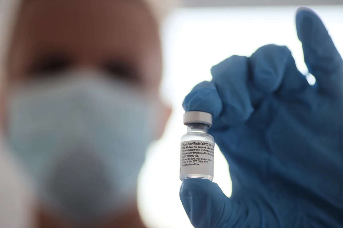 Z pełnym przekonaniem jako lekarzy i jako były chory wszystkich namawiam do szczepienia. To jedyne dobre rozwiązanie – mówi w rozmowie z RMF FM Marek Posobkiewicz, były Główny Inspektor Sanitarny. 