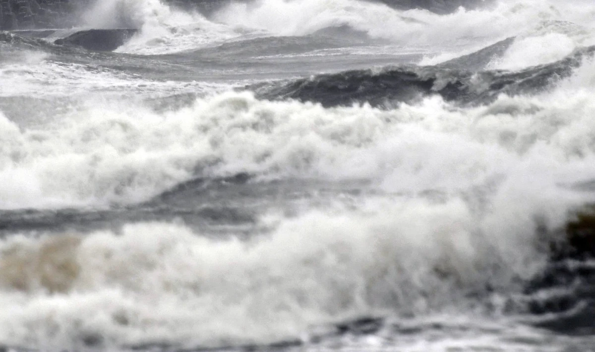 Instytut Meteorologii i Gospodarki Wodnej wydał w niedzielę ostrzeżenie drugiego stopnia dla województwa pomorskiego o możliwym sztormie na Bałtyku. Prędkość wiatru może osiągnąć nawet 8 stopni w skali Beauforta.