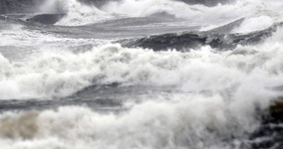 Instytut Meteorologii i Gospodarki Wodnej wydał w niedzielę ostrzeżenie drugiego stopnia dla województwa pomorskiego o możliwym sztormie na Bałtyku. Prędkość wiatru może osiągnąć nawet 8 stopni w skali Beauforta.