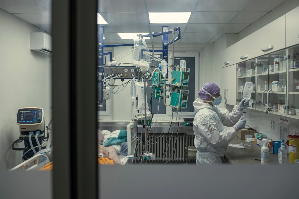 "Stosowanie amantadyny w leczeniu zakażenia Covid-19 wymaga badań klinicznych w celu wykazania skuteczności i bezpieczeństwa" - podkreśla główny doradca premiera do spraw Covid-19 prof. Andrzej Horban.