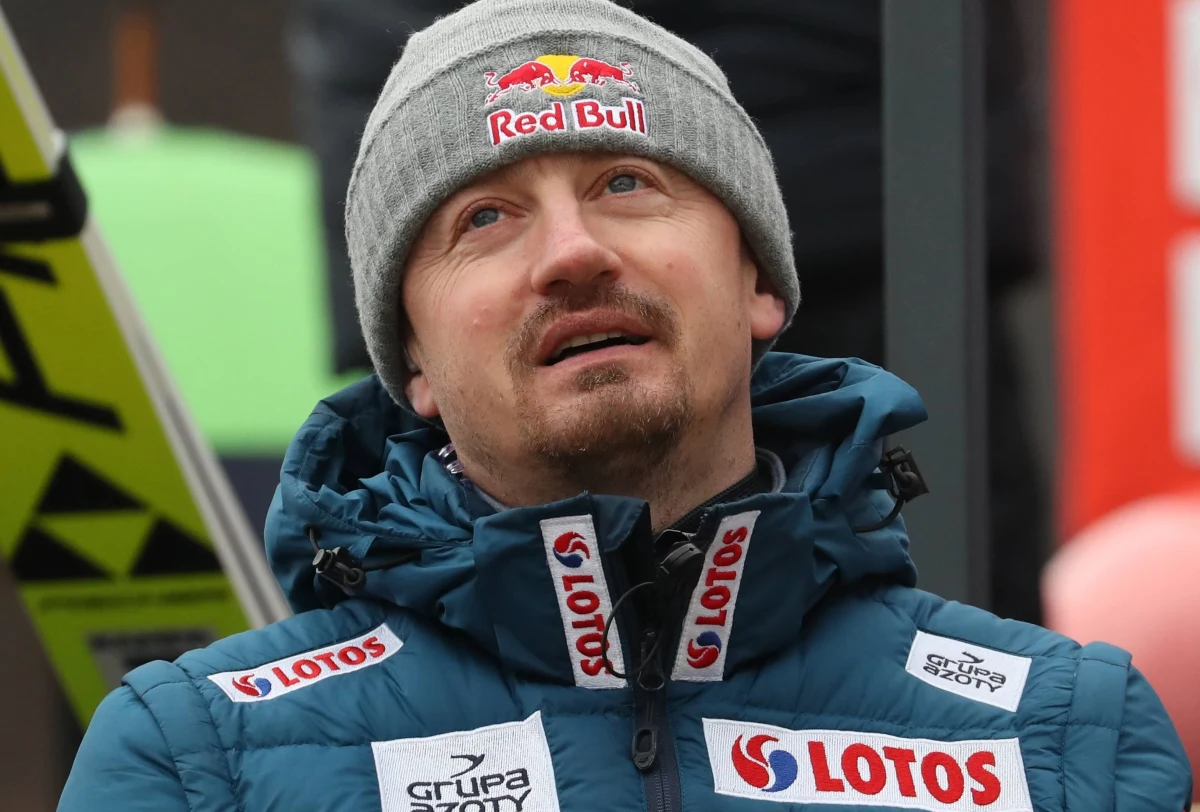 "Organizatorzy poczują, co to jest Polska i że to nasz sport zimowy" - powiedział na antenie TVP Info Adam Małysz. Dyrektor ds. skoków narciarskich w PZN nie krył oburzenia po negatywnym wyniku drugiego testu Klemensa Murańki na koronawirusa.