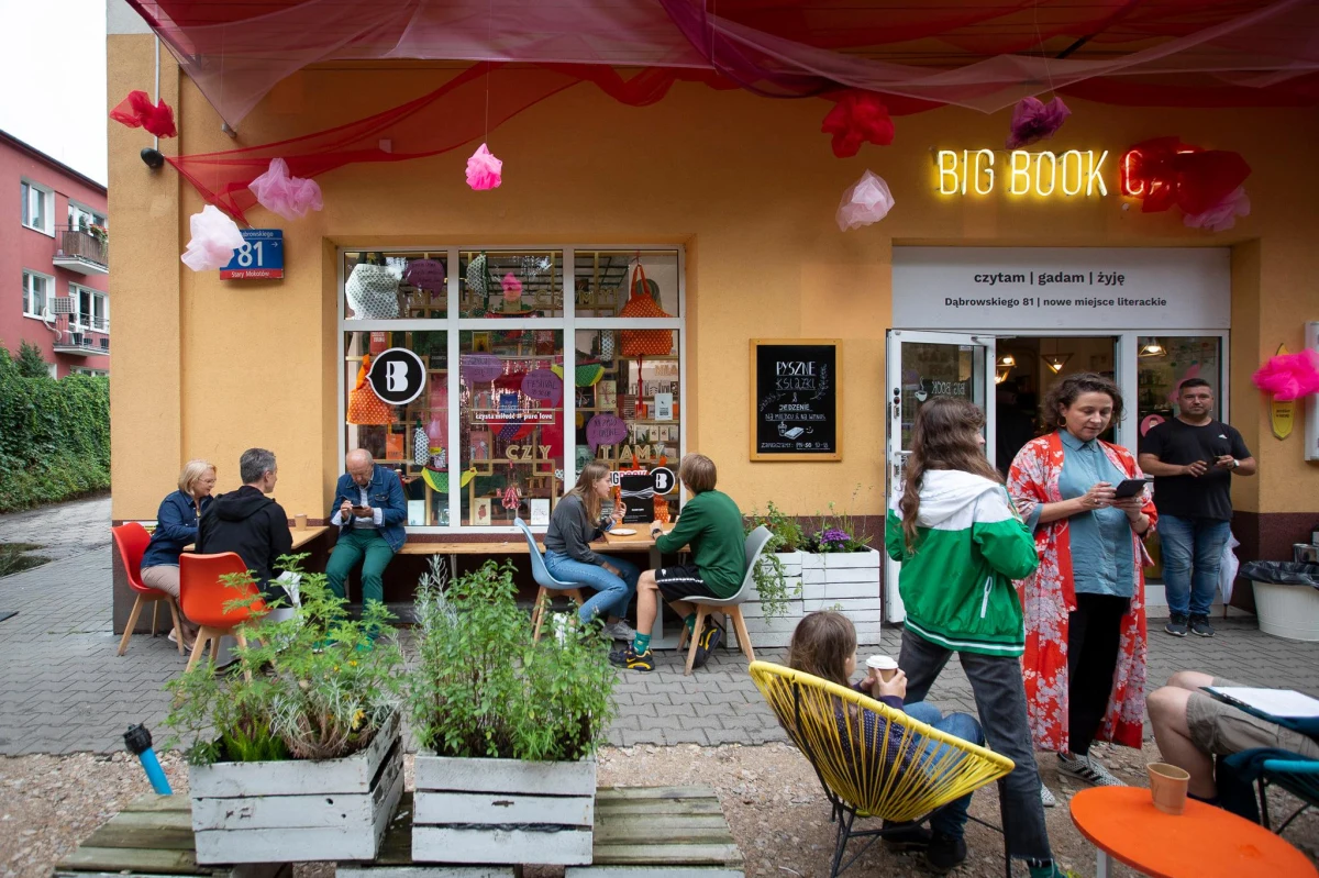 "Ten rok pokazał, że czytanie jest ważne. Literatura to jest ta dziedzina kultury, która nieźle sobie poradziła w tym trudnym czasie. Okazało się też, że książki dają nam jakiś rodzaj ulgi, jakiś rodzaj pocieszenia" - mówi w RMF FM pisarka i publicystka Paulina Wilk, współprowadząca centrum literackie Big Book Cafe w Warszawie.