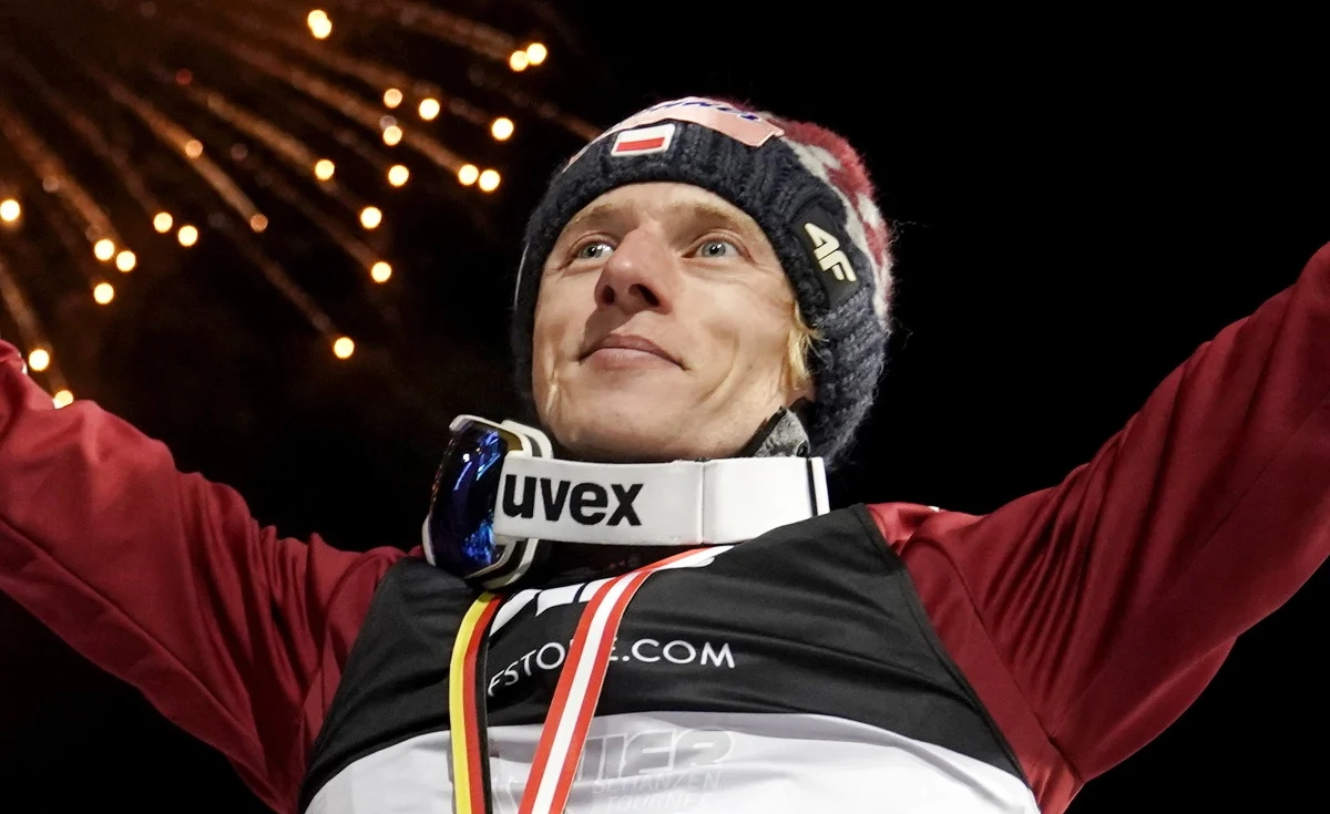 ​Skoczek narciarski Dawid Kubacki został ojcem - poinformował "Tygodnik Podhalański". Długo wyczekiwana córka dostała na imię Zuzanna. Sam sportowiec przebywa obecnie w niemieckim Oberstdorfie, gdzie rywalizuje w pierwszym konkursie Turnieju Czterech Skoczni.